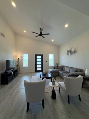 TV - Family-Friendly Retreat in Canyon Lake (Canyon Lake)