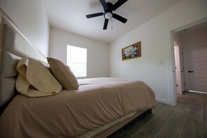 3 bedrooms, iron/ironing board, WiFi, bed sheets - Family-Friendly Retreat in Canyon Lake (Canyon Lake)