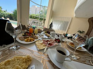 Petit déjeuner continental compris tous les jours