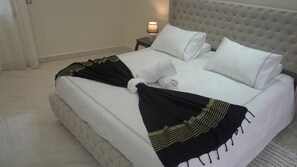 ห้องแฟมิลี่สำหรับสี่ท่าน, วิวสระว่ายน้ำ | เครื่องนอนระดับพรีเมียม, ผ้านวมขนเป็ด, เตียง Select Comfort
