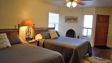 2 habitaciones, escritorio, tabla de planchar con plancha y wifi gratis