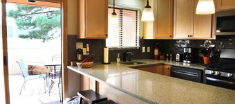Montana Vista - Great Condo with Pool and Hot Tub Access