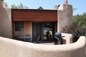 Outdoor dining - Montana Vista - Great Condo with Pool and Hot Tub Access (El Prado)