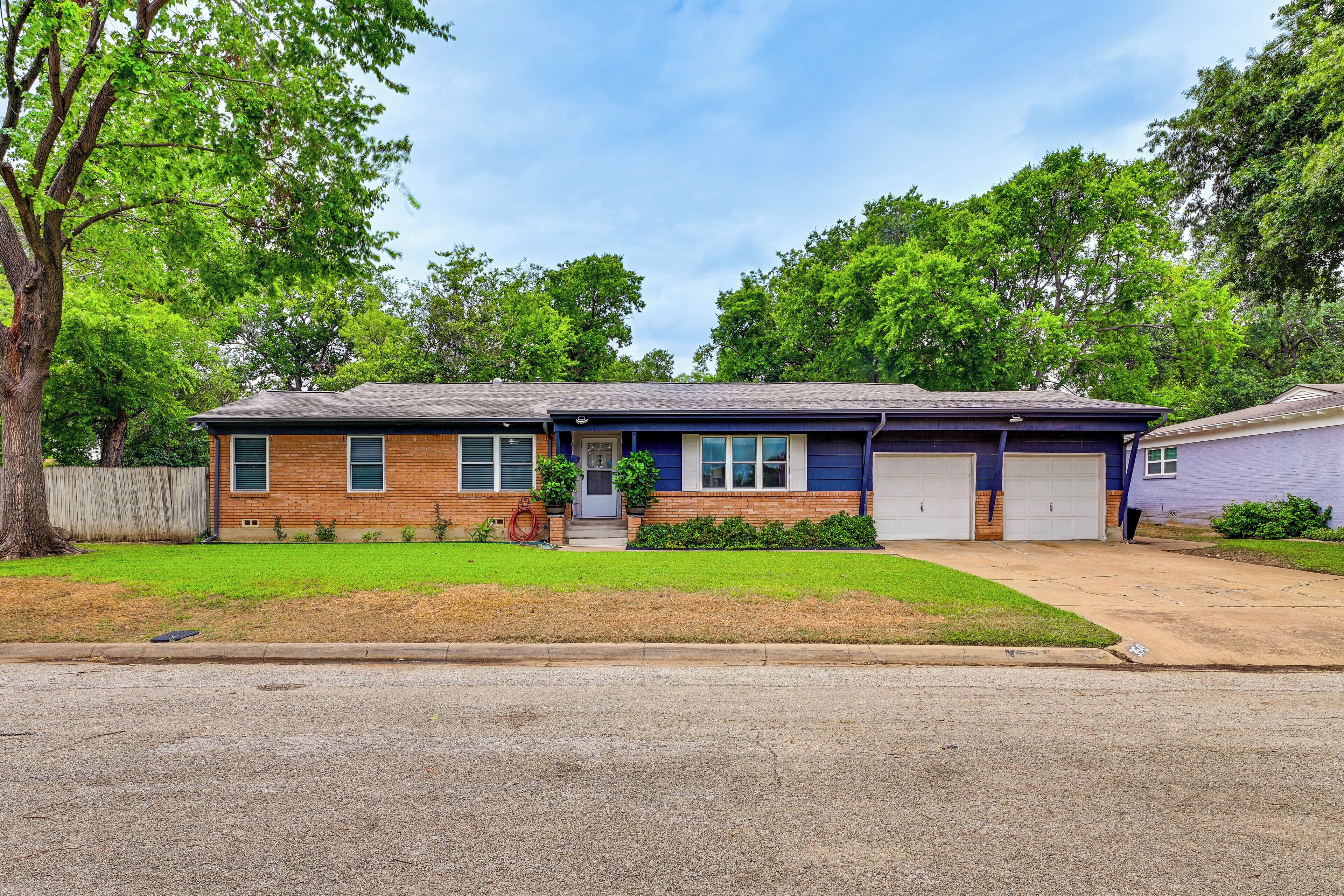 Home w/ Spacious Yard: 9 Mi to Downtown Fort Worth