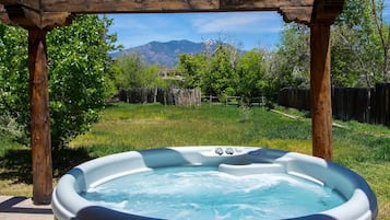 Tina de hidromasaje al aire libre