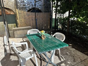 Outdoor dining - La casa del borgo • pet friendly • family (Cune)