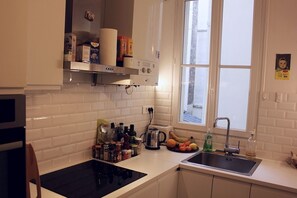 Mikrowelle, Ofen, Herdplatte, Geschirrspüler