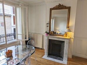 Interior - Beautiful classic apartment in a quiet neighborhood (Paris)