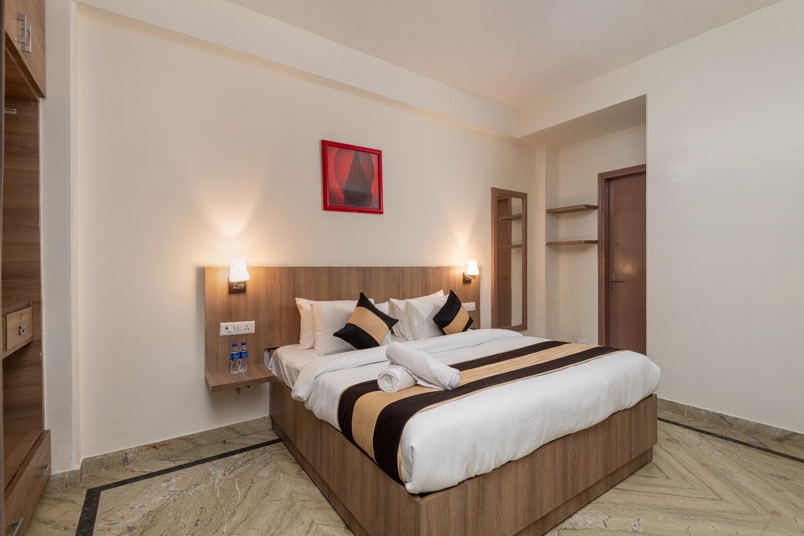 Deluxe Room | Desk, laptop workspace, free WiFi, bed sheets