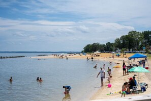 Beach nearby - Historic charm with modern amenities (Colonial Beach)