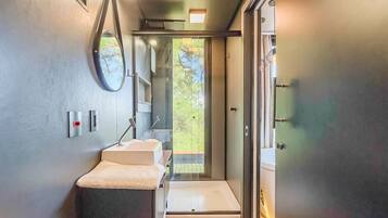 Chalet | Bathroom | Separate tub and shower, hair dryer, towels, soap