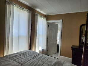 3 bedrooms, iron/ironing board, travel crib, free WiFi