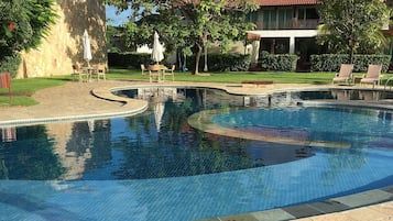 Apartamento | Piscina | 3 piscinas externas