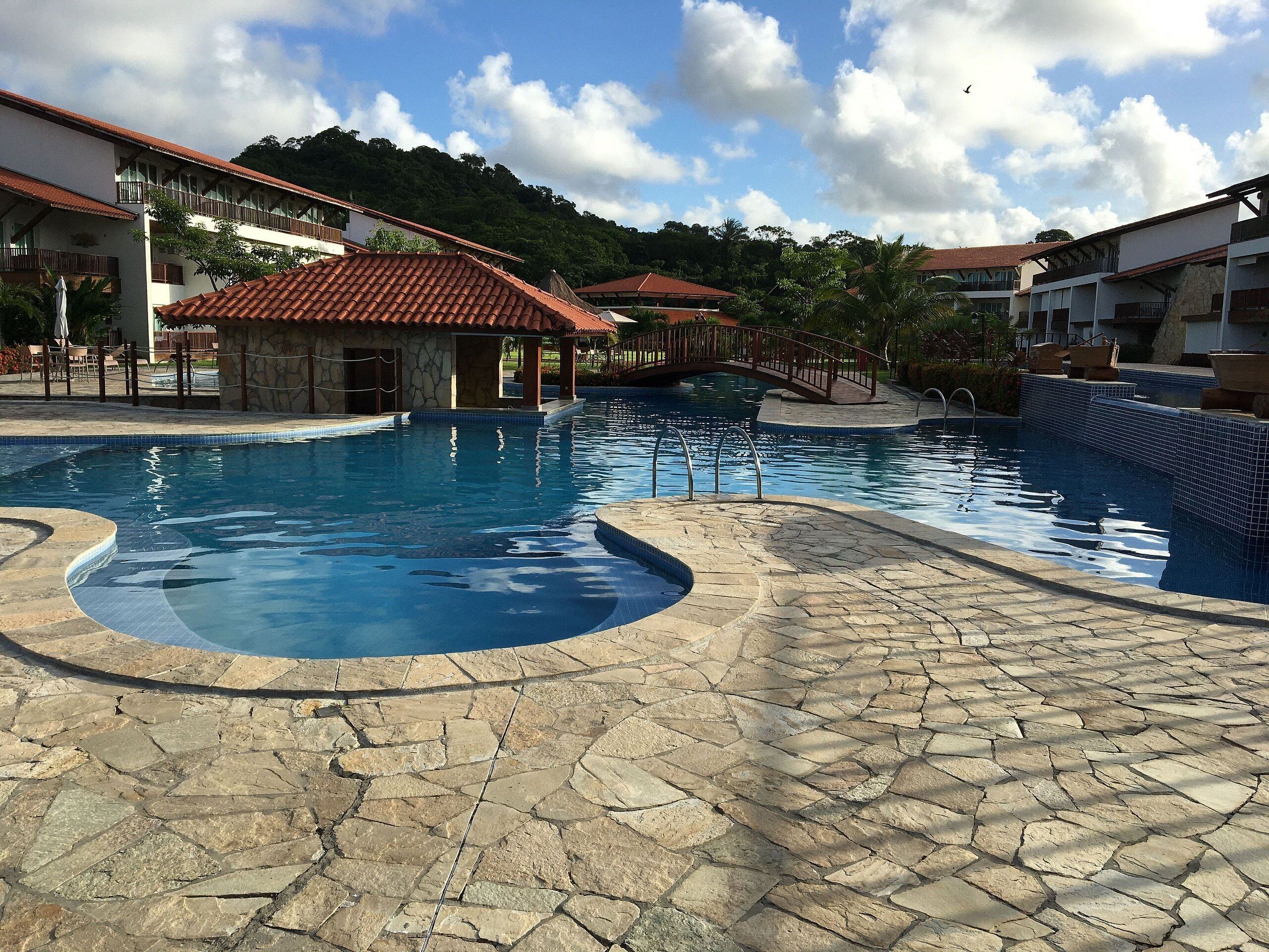 3 piscines extérieures