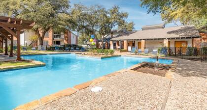 Cozy 1-bedroom apartment near Arlington with WiFi, fitness room