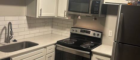 Mikrowelle, Ofen, Herdplatte, Geschirrspüler