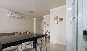 Basic Apartment | Dining - EAC Apto 2min praia Balneário Camboriú (Balneário Camboriú)