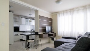 Basic Apartment | Living area | TV - EAC Apto 2min praia Balneário Camboriú (Balneário Camboriú)