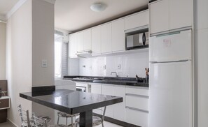 Basic Studio | Private kitchen | Coffee/tea maker, blender, cookware/dishes/utensils