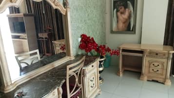 Suite superior, vista a la ciudad | 1 habitación