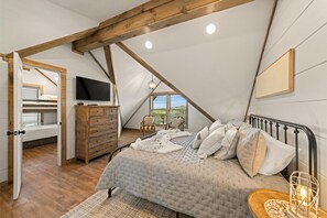 4 habitaciones, tabla de planchar con plancha y cuna de viaje 