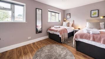 Casa superior, 2 quartos | 2 quartos, quartos à prova de som, ferros/tábuas de passar roupa