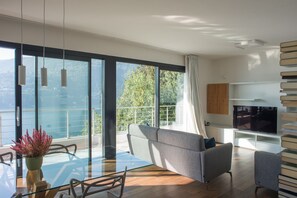 30-inch TV with digital channels - Villa Olivo (Blevio)
