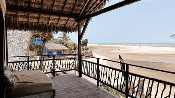 Quarto superior, vista para o mar | Terraço/pátio