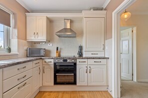 Fridge, microwave, oven, toaster - Sea Charm - Cosy Bungalow, Near Beach and Village (Saundersfoot)