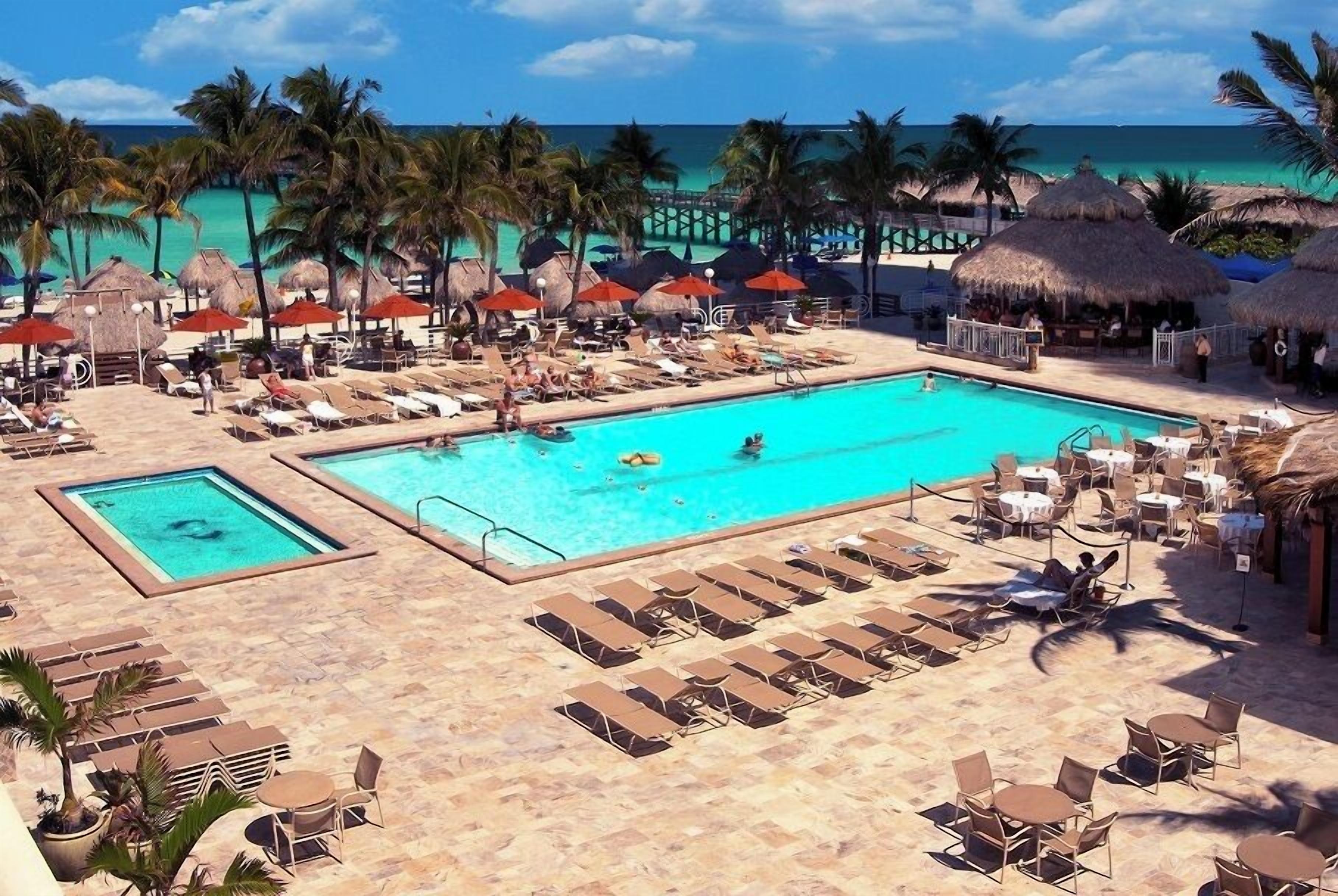 3 Units Perfect for Groups! Pool, Pet-friendly!