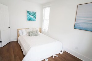 3 bedrooms, desk, WiFi, bed sheets - Budget Stay in Downtown Wilmington! (Wilmington)