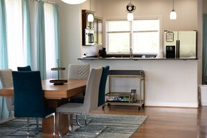 Fridge, microwave, stovetop, dishwasher