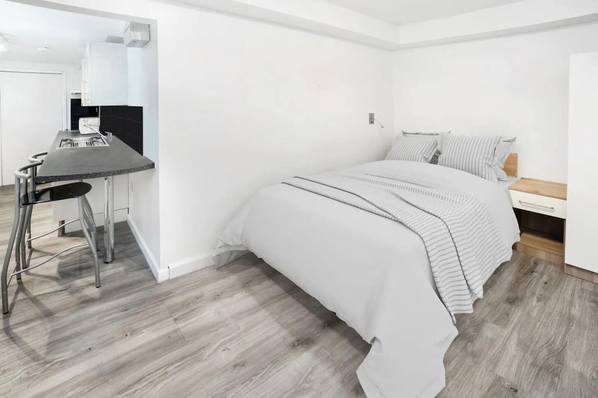 Comfort studio | Verduisterende gordijnen, een strijkplank/strijkijzer, gratis wifi