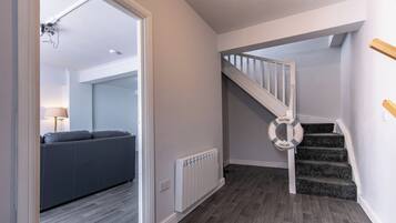 House | 4 bedrooms, iron/ironing board, free WiFi