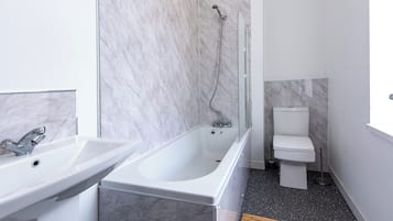 House | Bathroom | Towels, soap, shampoo, toilet paper