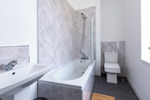Bathroom - Maritime House II (Hull)