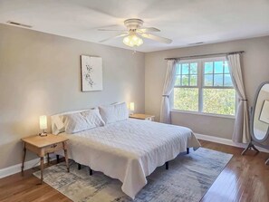 5 bedrooms, desk, iron/ironing board, travel crib