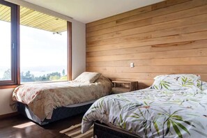 4 bedrooms, desk, iron/ironing board, travel crib