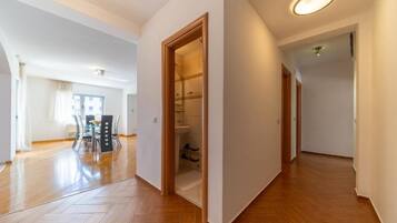 TV LCD 32-inch có truyền hình cáp