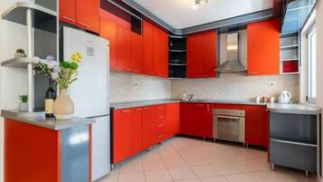 Căn hộ Premium, ban công | Bếp riêng | Tủ lạnh, lò nướng, bếp nấu, ấm điện