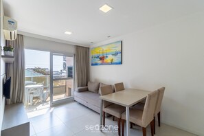 شقة بتجهيزات أساسية | منطقة ال�معيشة | تلفزيون