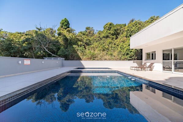 Basic Apartment | Pool