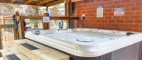 Tina de hidromasaje al aire libre