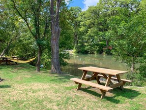 Outdoor dining - Waterfront Sky Cabin 2 by Best Texas Travel (New Braunfels)