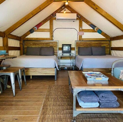 Safari Cabin B – Comfort, Fun & Hot Tub Access!