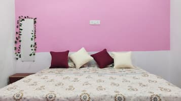 4 bedrooms, desk, free WiFi, bed sheets