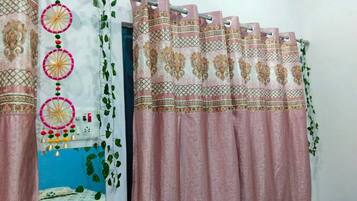 4 dormitorios, escritorio, wifi gratis y ropa de cama