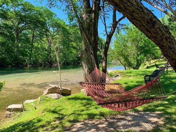 Property grounds - Waterfront Sky Cabin 3 (New Braunfels)