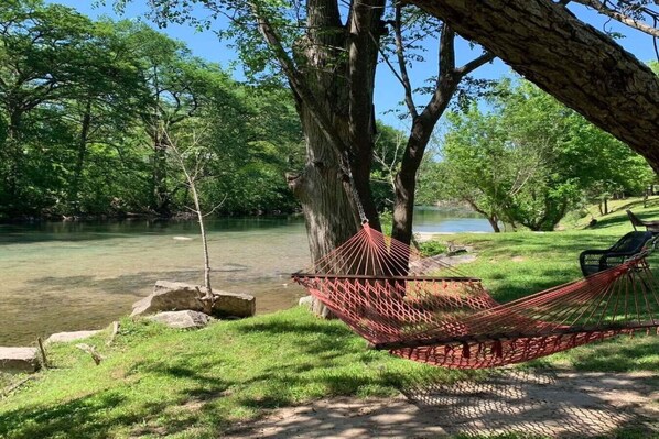 Property grounds - Treehouse  2 - Cardinal Casita (New Braunfels)
