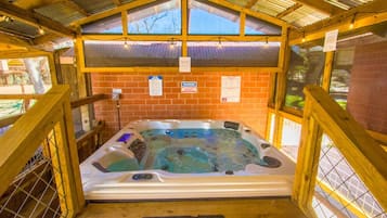 Indoor spa tub